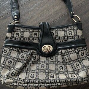 Etienne Aigner Vintage Black and Tan Shoulder Bag Office Business Casual